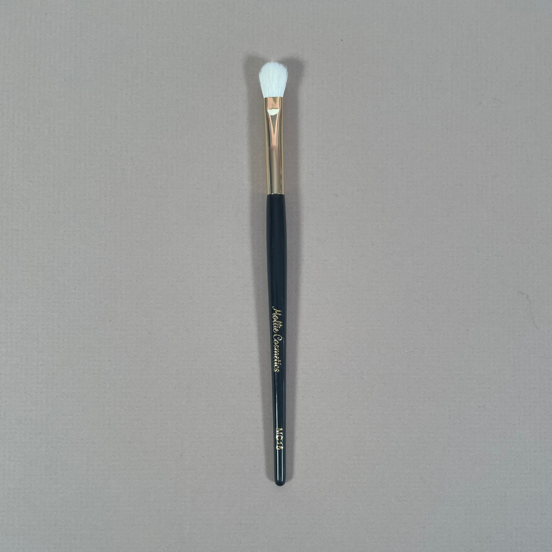 MC15 - Eyeshadow Definer Brush