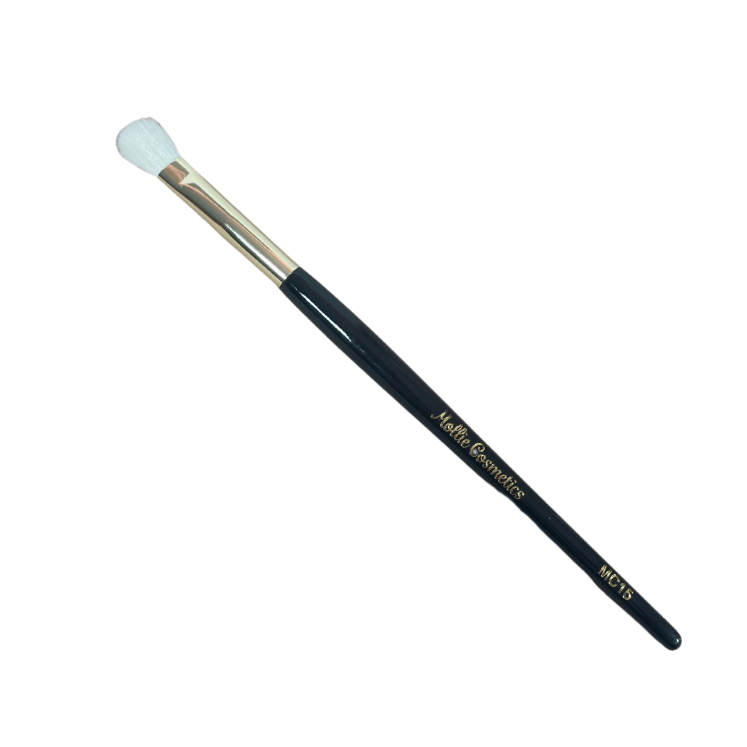 MC15 - Eyeshadow Definer Brush