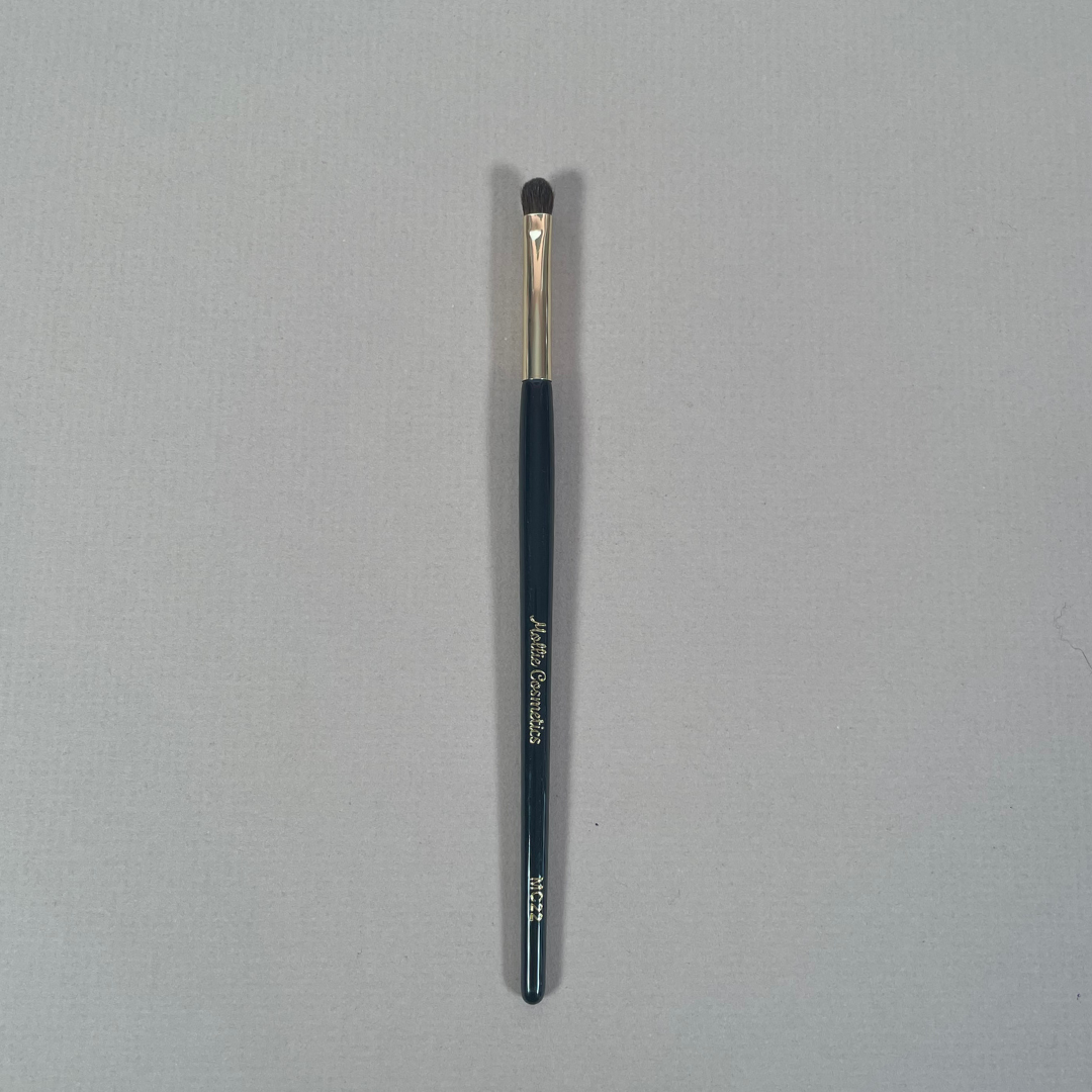 MC22 - Small Eyeshadow/Smudger Brush